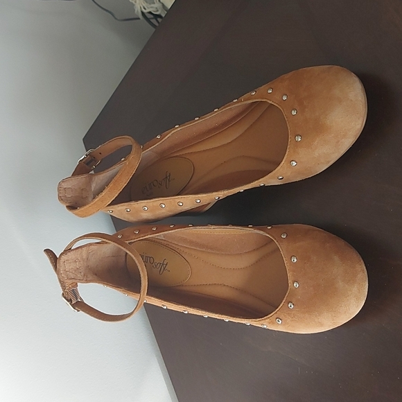 Ankle strap suede shoes - Picture 1 of 5